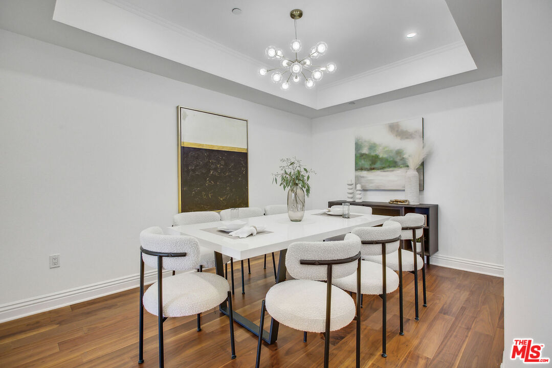 261 South Reeves Drive, Unit 201 Beverly Hills, CA 90212 - Photo 5 of 21