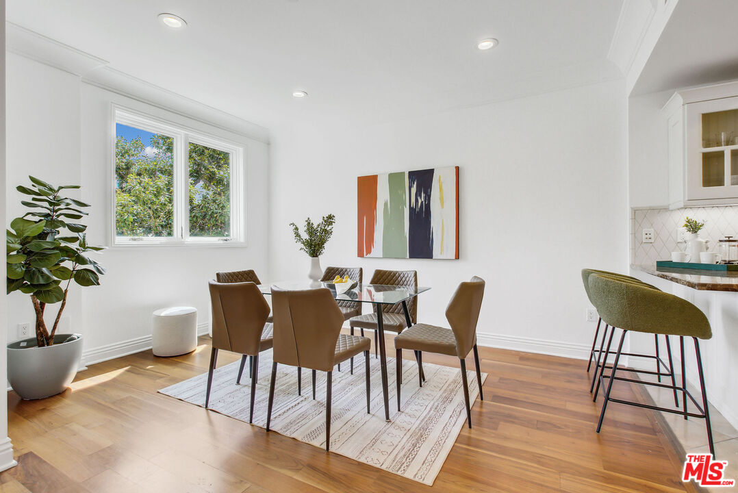 261 South Reeves Drive, Unit 201 Beverly Hills, CA 90212 - Photo 7 of 21