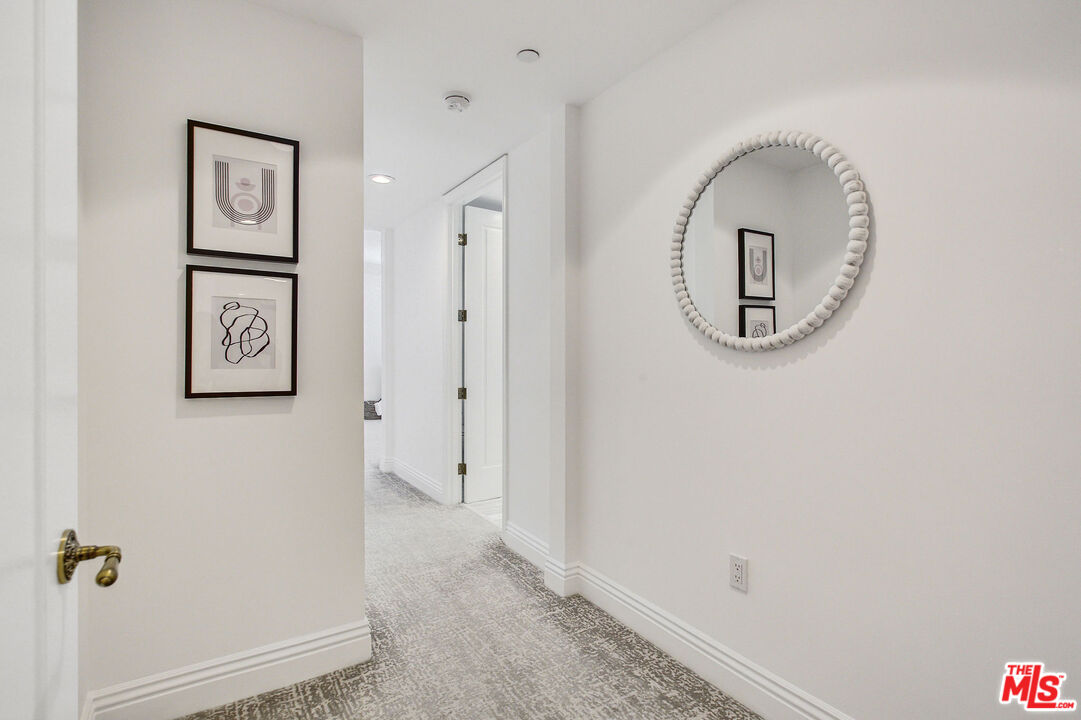 261 South Reeves Drive, Unit 201 Beverly Hills, CA 90212 - Photo 8 of 21