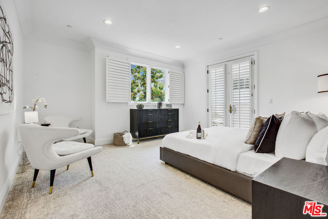 261 South Reeves Drive, Unit 201 Beverly Hills, CA 90212 - Photo 9 of 21