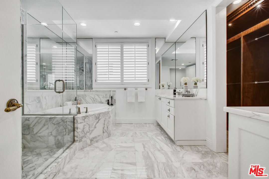 261 South Reeves Drive, Unit 201 Beverly Hills, CA 90212 - Photo 10 of 21