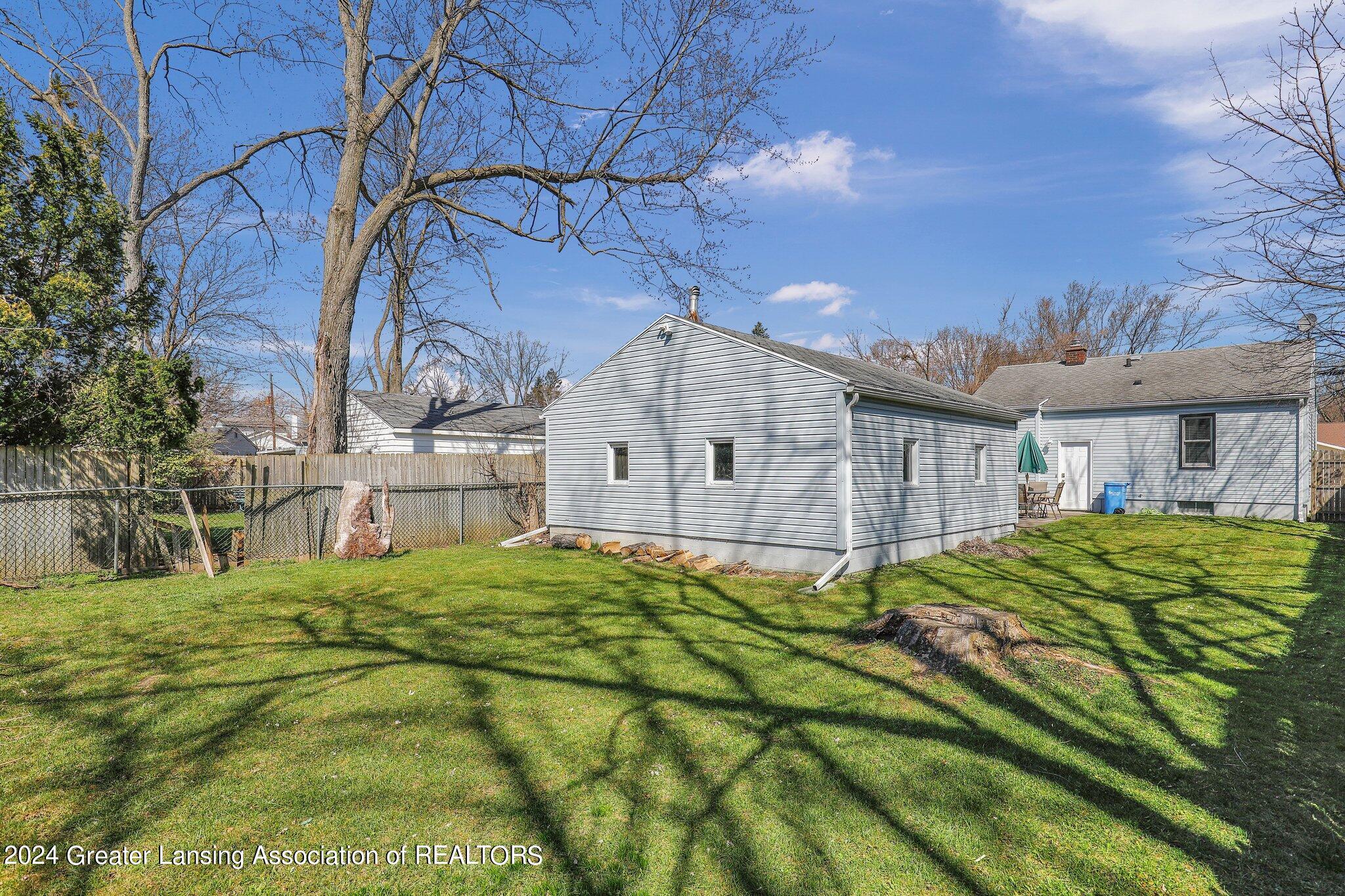 222 Rita Street Lansing, MI 48910 - Photo 6 of 27 6-web-or-mls-Open Ended Media-6