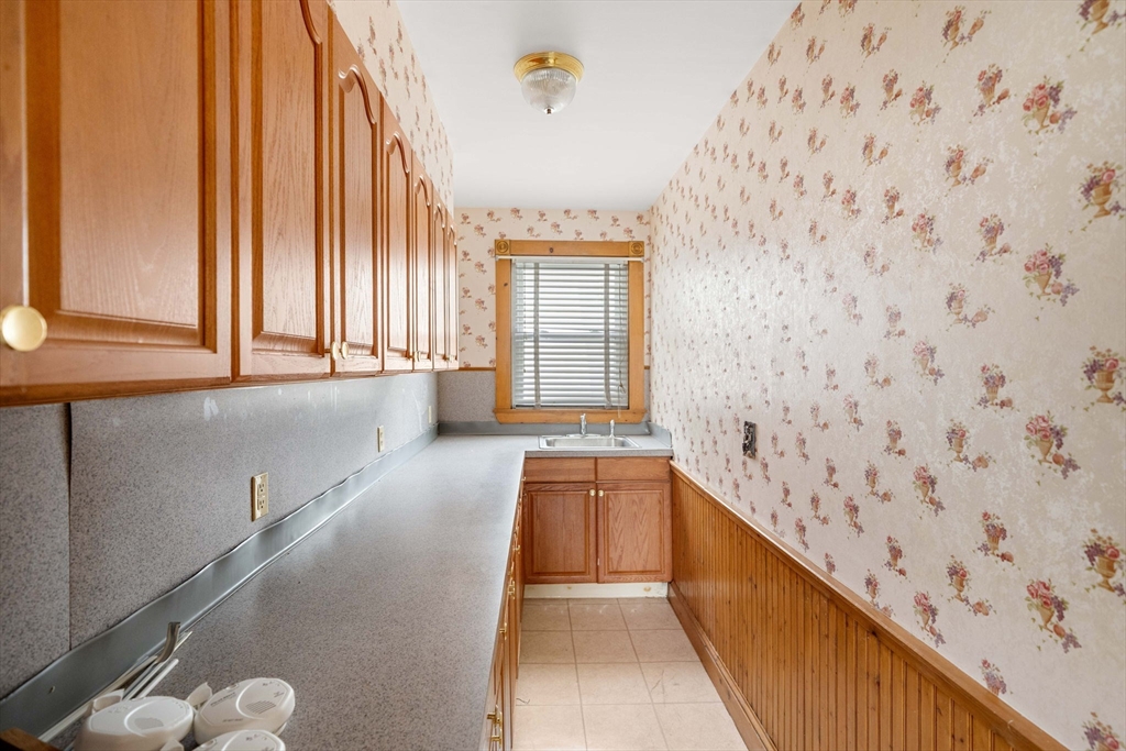 18 Raddin Grove Avenue Lynn, MA 01905 - Photo 17 of 42
