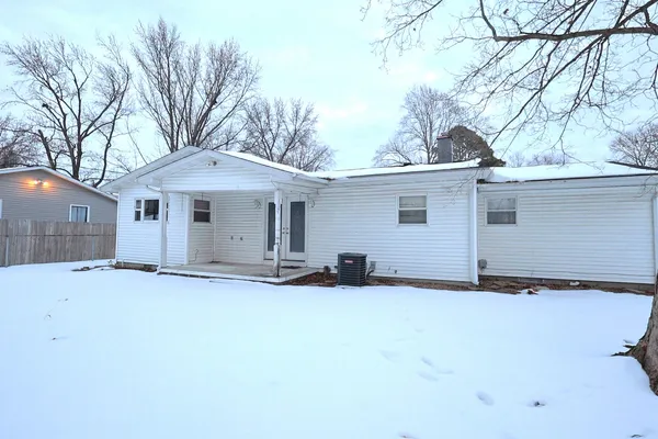 $130,000 | 220 Bruce Court, Centralia, IL 62801