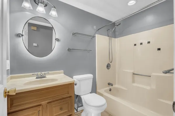 $2,500 | 65 Lantern Lane, Unit 8, Dracut, MA 01826