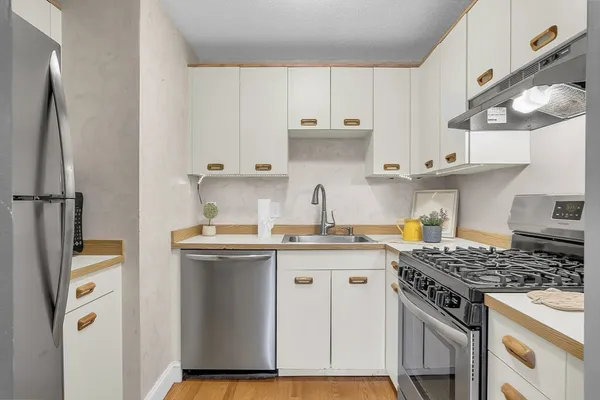 $2,500 | 65 Lantern Lane, Unit 8, Dracut, MA 01826