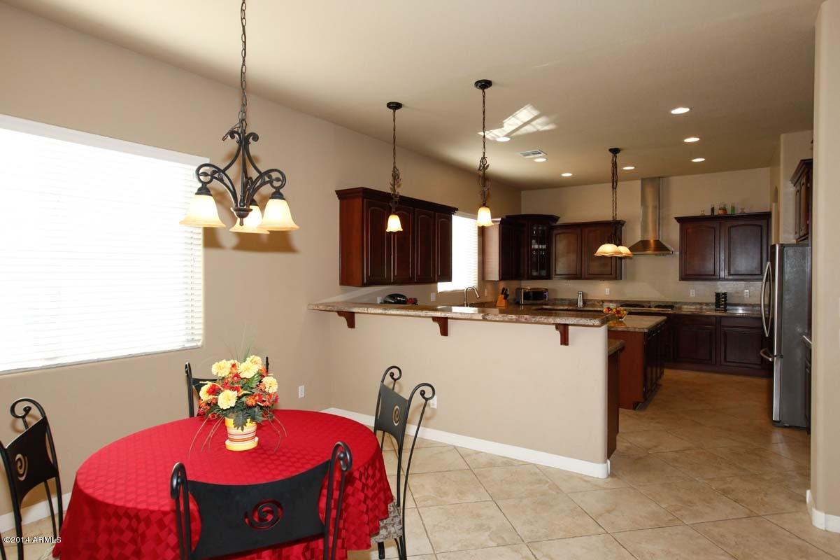 6253 South Rochester Drive Gilbert, AZ 85298 - Photo 16 of 54 Kitchen