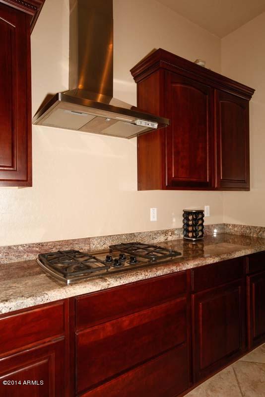 6253 South Rochester Drive Gilbert, AZ 85298 - Photo 19 of 54 Kitchen-Range