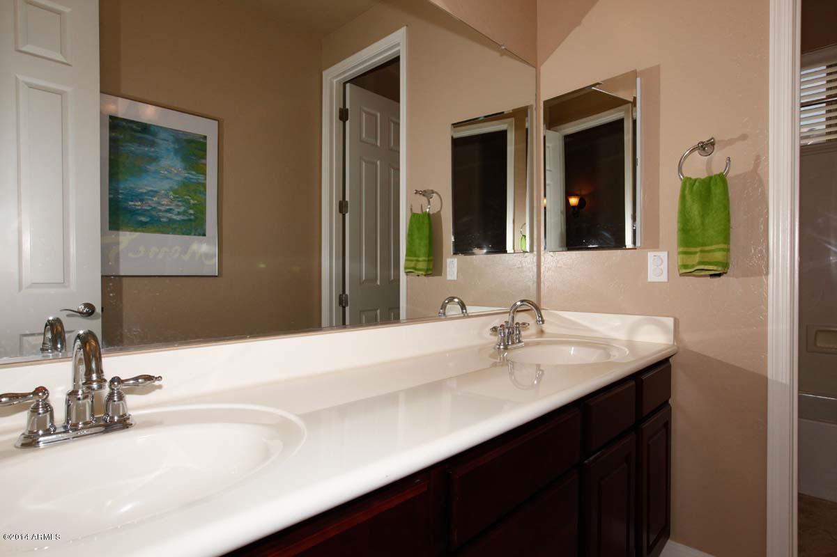 6253 South Rochester Drive Gilbert, AZ 85298 - Photo 25 of 54 Hall Bath