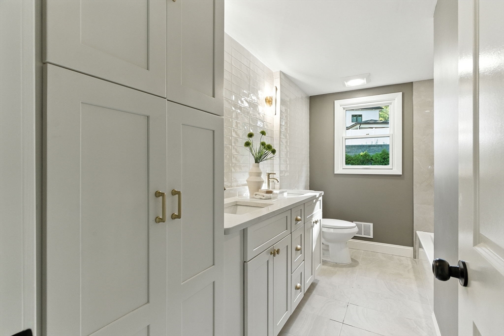 243 Hunting Road Needham, MA 02494 - Photo 15 of 38