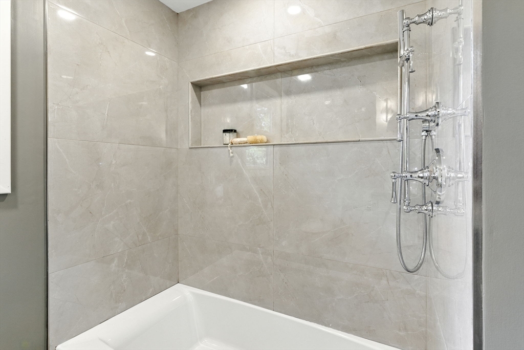 243 Hunting Road Needham, MA 02494 - Photo 16 of 38