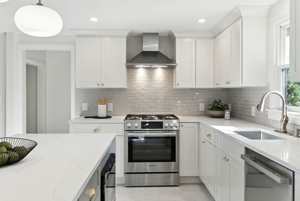 243 Hunting Road Needham, MA 02494 - Photo 8 of 38