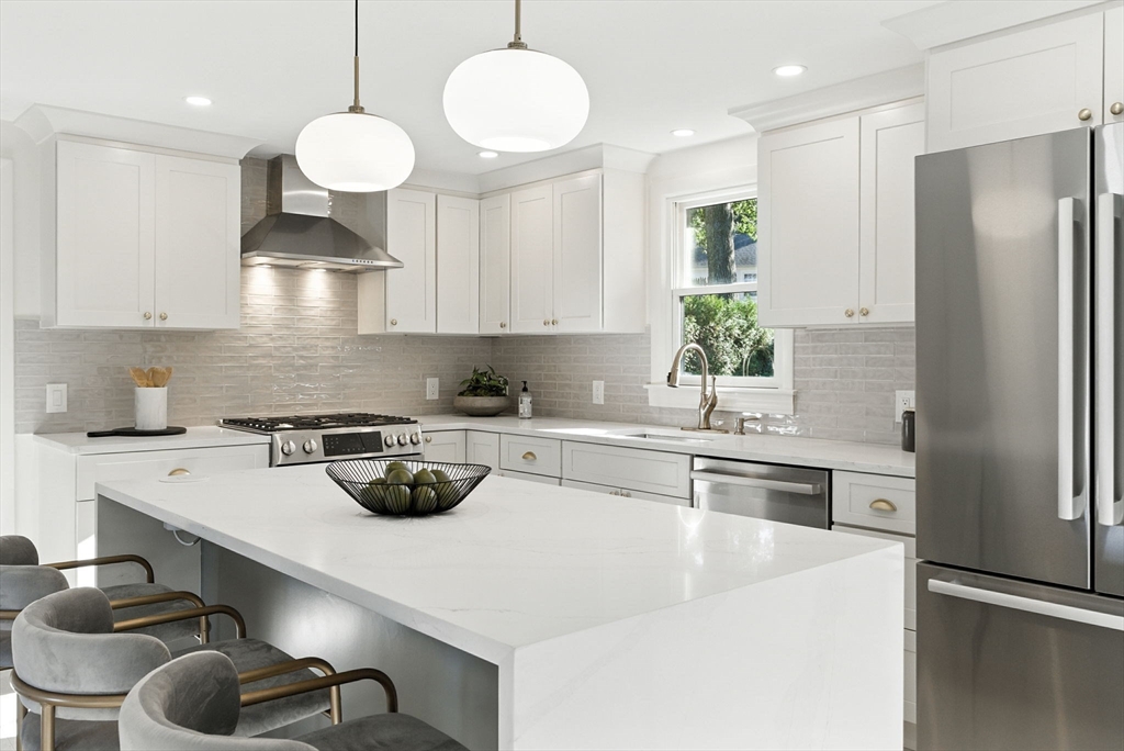 243 Hunting Road Needham, MA 02494 - Photo 10 of 38