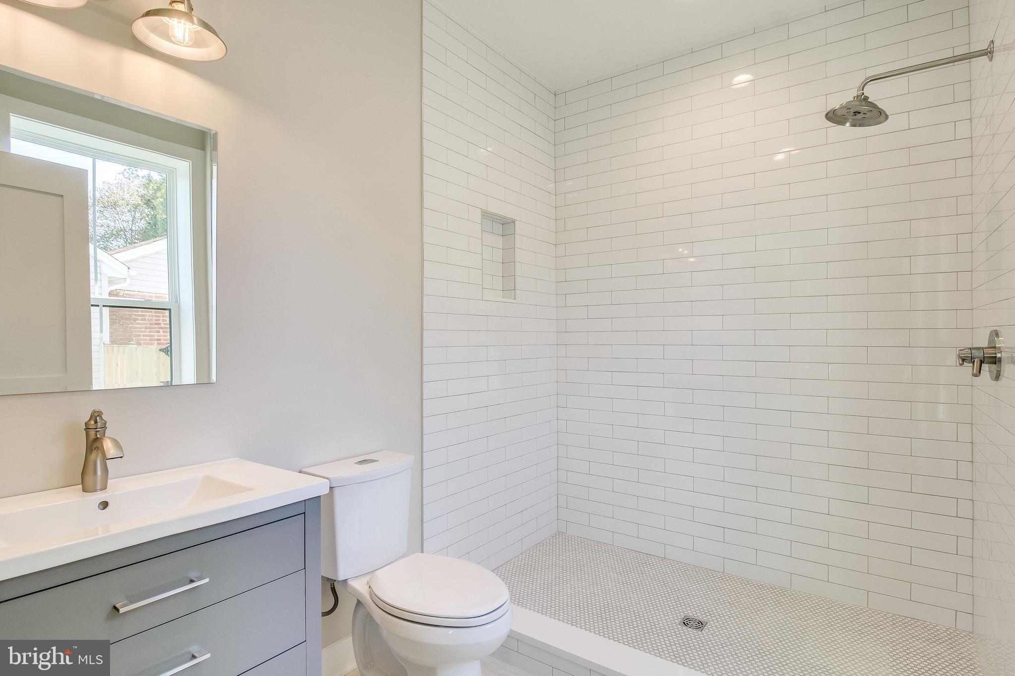 1609 Shenandoah Road Alexandria, VA 22308 - Photo 20 of 102 Main level master suite full bathroom