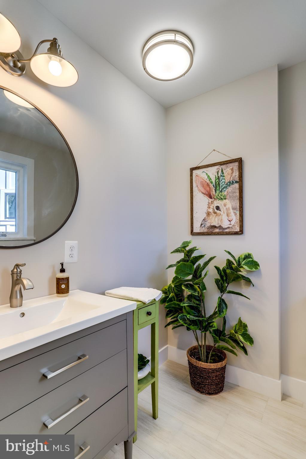 1609 Shenandoah Road Alexandria, VA 22308 - Photo 45 of 102 Half bath in bonus room