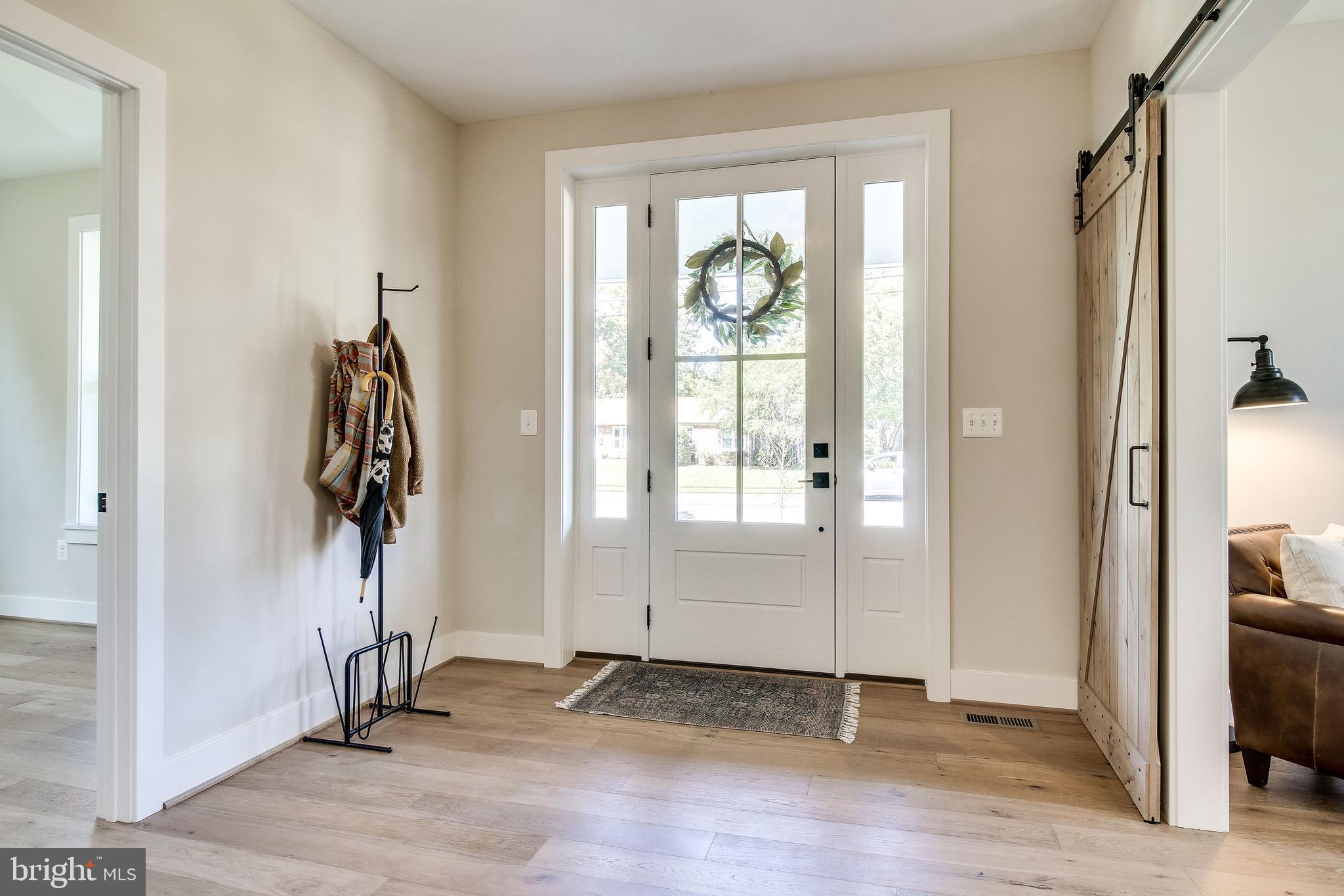 1609 Shenandoah Road Alexandria, VA 22308 - Photo 8 of 102 Bright front entry