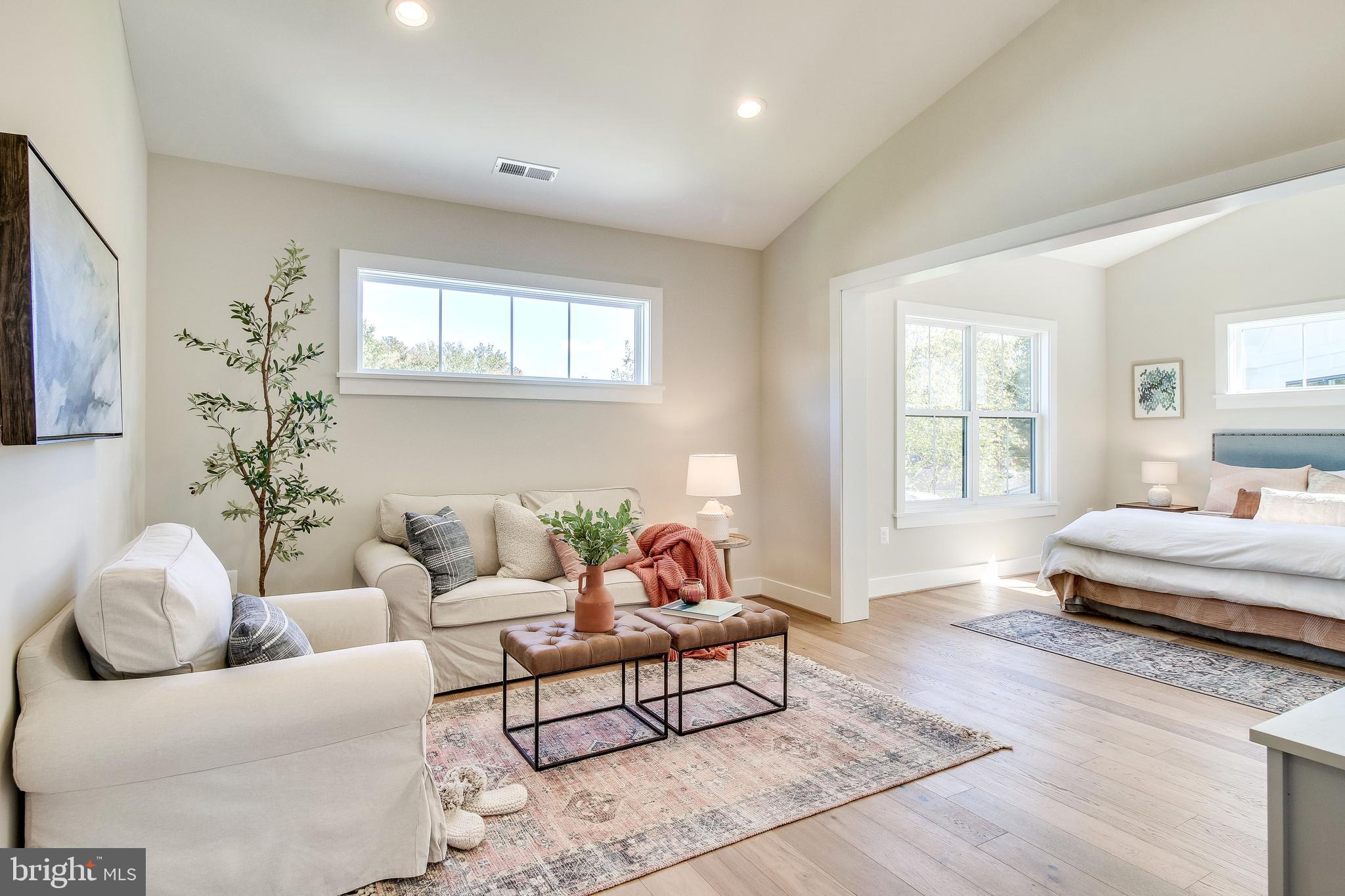 1609 Shenandoah Road Alexandria, VA 22308 - Photo 71 of 102 Sitting area/master suite
