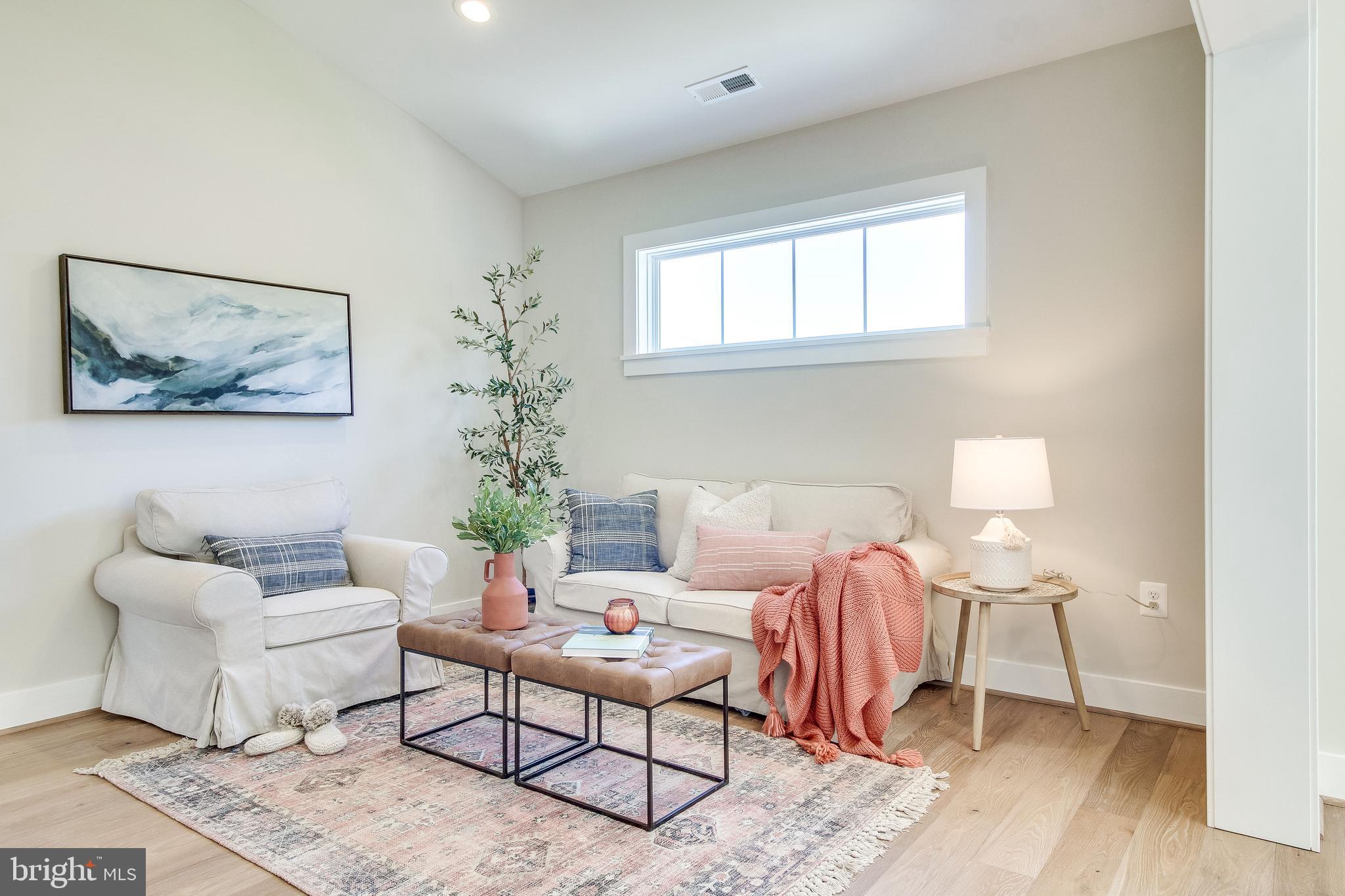 1609 Shenandoah Road Alexandria, VA 22308 - Photo 72 of 102 Sitting area/master suite