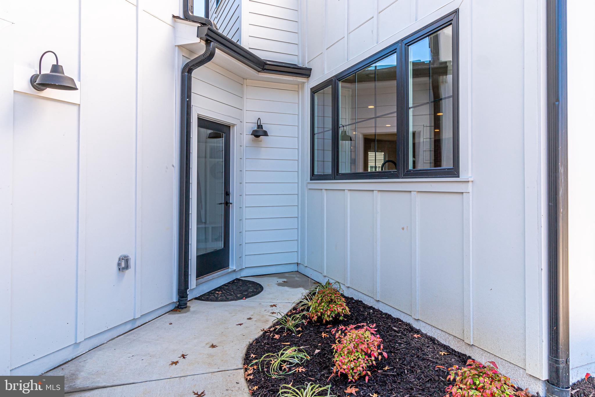 1609 Shenandoah Road Alexandria, VA 22308 - Photo 90 of 102 Side door to mudroom