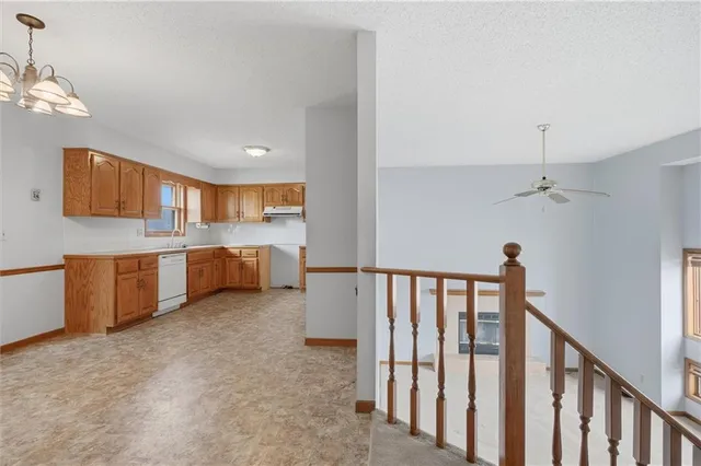 $289,900 | 100 Lakeland Drive, Smithville, MO 64089