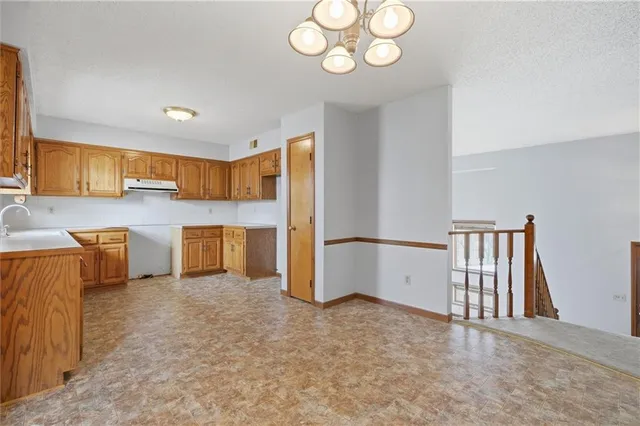 $289,900 | 100 Lakeland Drive, Smithville, MO 64089