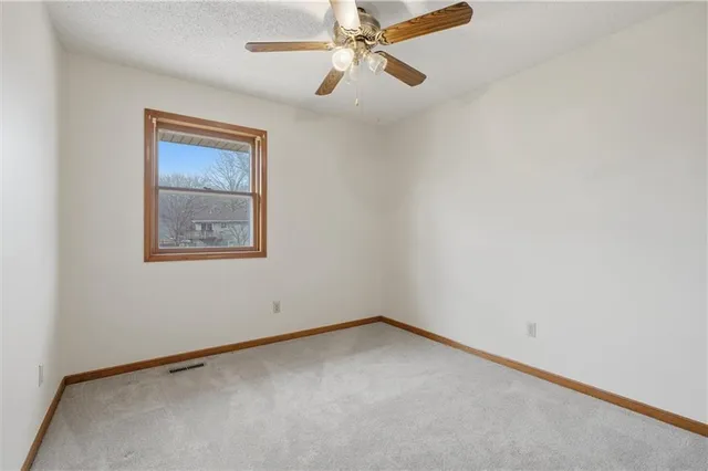 $289,900 | 100 Lakeland Drive, Smithville, MO 64089