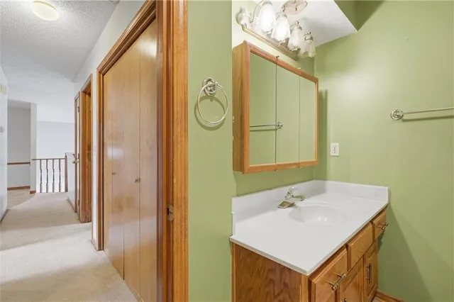 $289,900 | 100 Lakeland Drive, Smithville, MO 64089