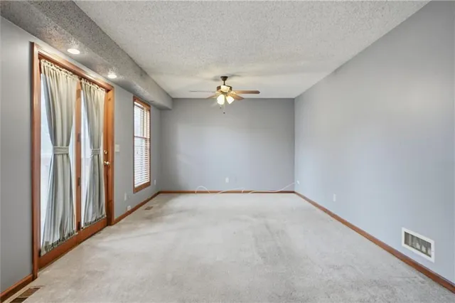 $289,900 | 100 Lakeland Drive, Smithville, MO 64089