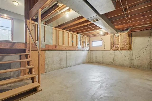 $289,900 | 100 Lakeland Drive, Smithville, MO 64089