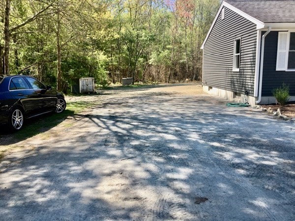 131-133 Chipaway Road Freetown, MA 02717 - Photo 4 of 31 Gallery Image 4