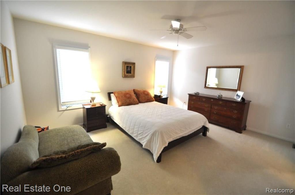 427 Mystic Valley Rochester Hills, MI 48307 - Photo 31 of 40