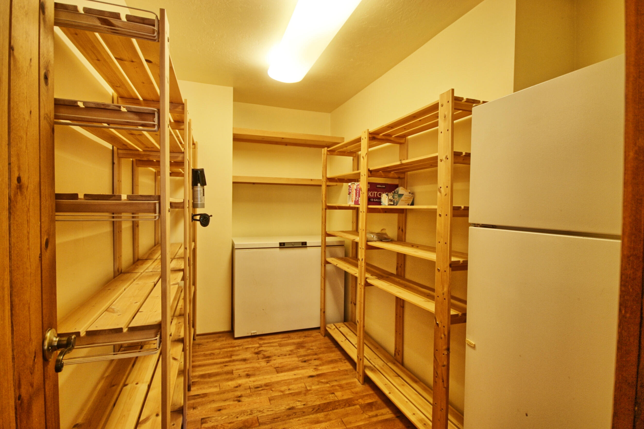 939 Beaver Creek Road Jacksonville, OR 97530 - Photo 12 of 53 Large pantry