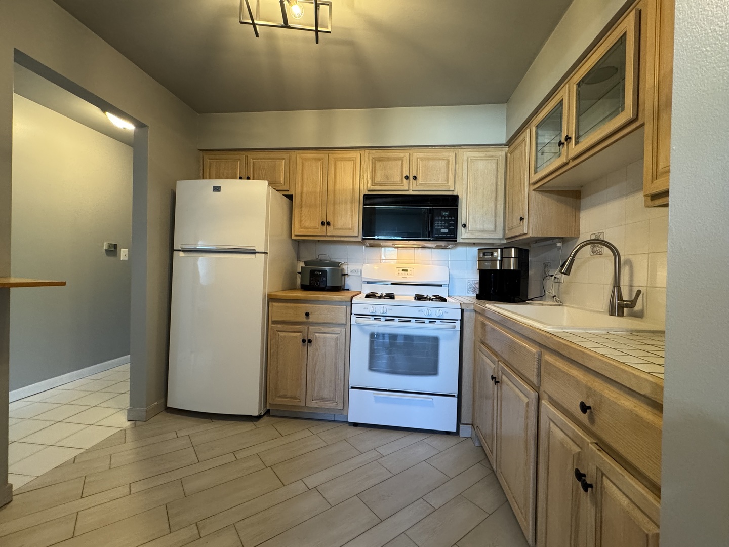 6630 South Brainard Avenue, Unit 407 Countryside, IL 60525 - Photo 10 of 25 Gallery Image 10