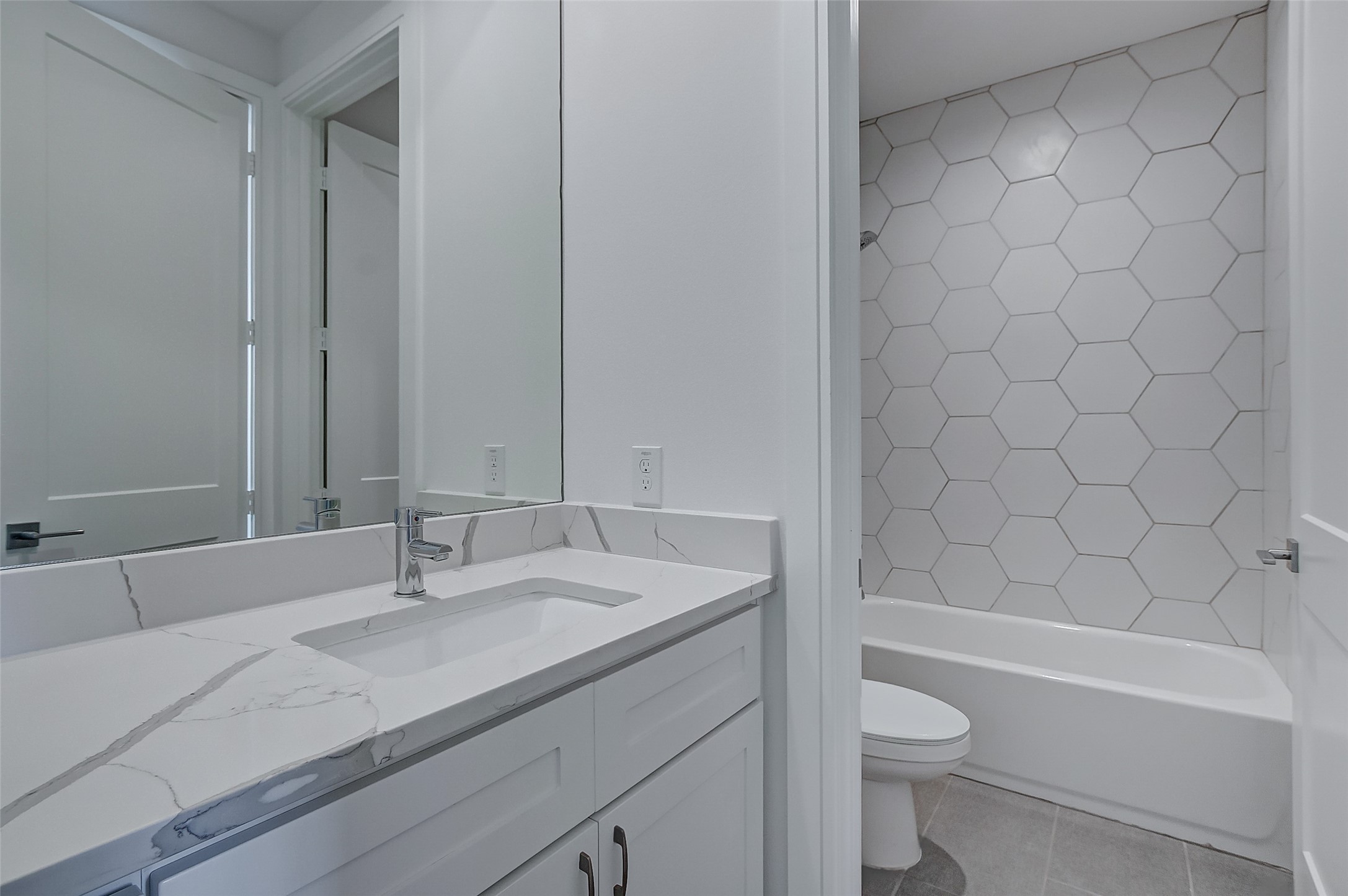 8926 Spring Knoll Forest Drive Houston, TX 77080 - Photo 14 of 22 a bathroom with a granite countertop sink a toilet and bathtub