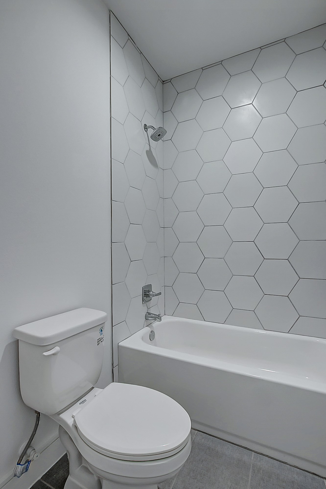 8926 Spring Knoll Forest Drive Houston, TX 77080 - Photo 15 of 22 a bathroom with a toilet and a bathtub