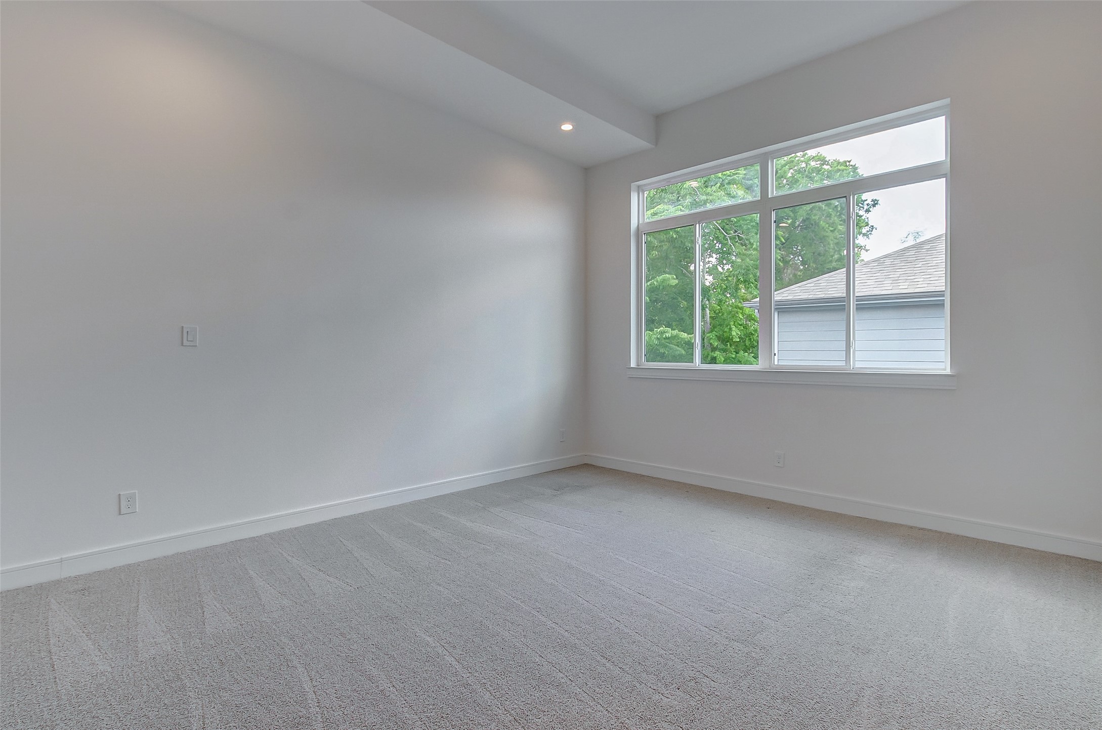 8926 Spring Knoll Forest Drive Houston, TX 77080 - Photo 17 of 22 an empty room with a window