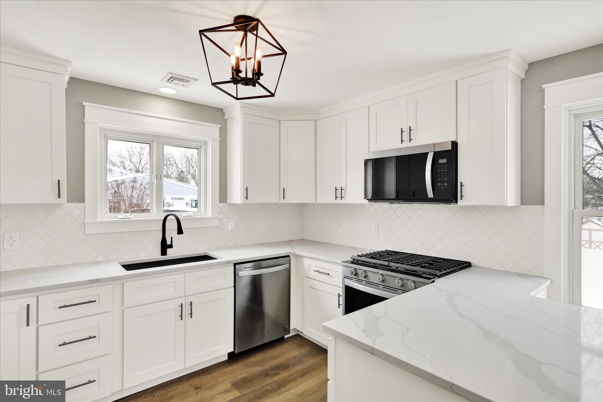113 Merkel Road Gilbertsville, PA 19525 - Photo 12 of 34 Kitchen (Quartz Counters)