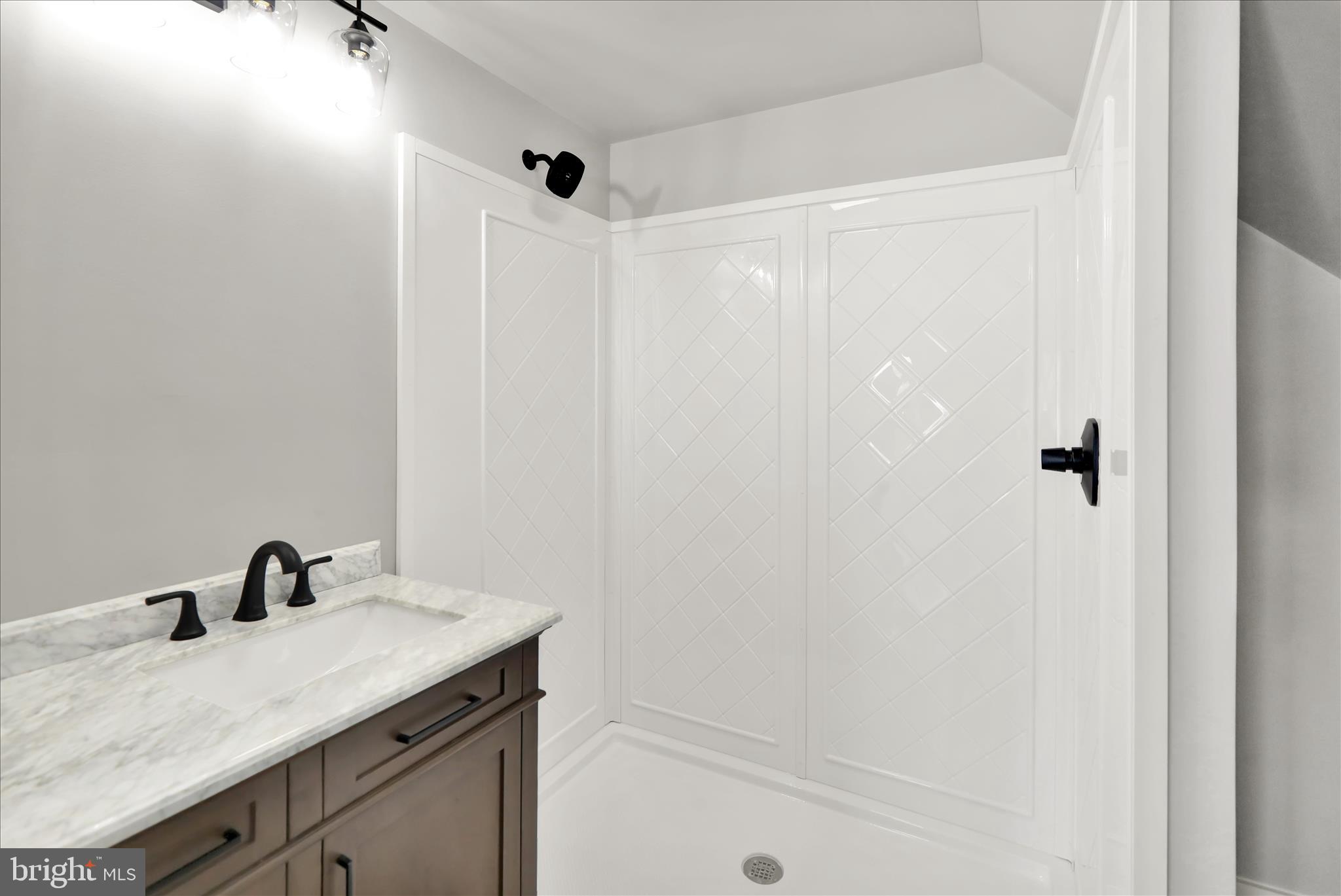 113 Merkel Road Gilbertsville, PA 19525 - Photo 24 of 34 Main Bathroom