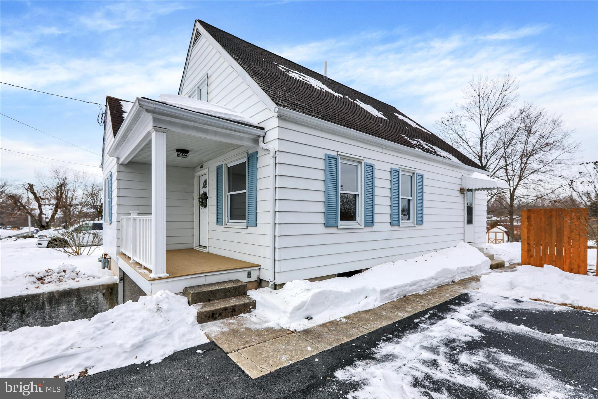 113 Merkel Road Gilbertsville, PA 19525 - Photo 4 of 34 Front porch w/ Trex