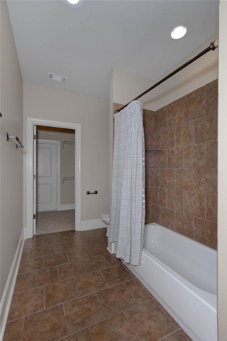 1794 Covington Ridge, Unit 402 Auburn, AL 36830 - Photo 34 of 50 Gallery Image 34