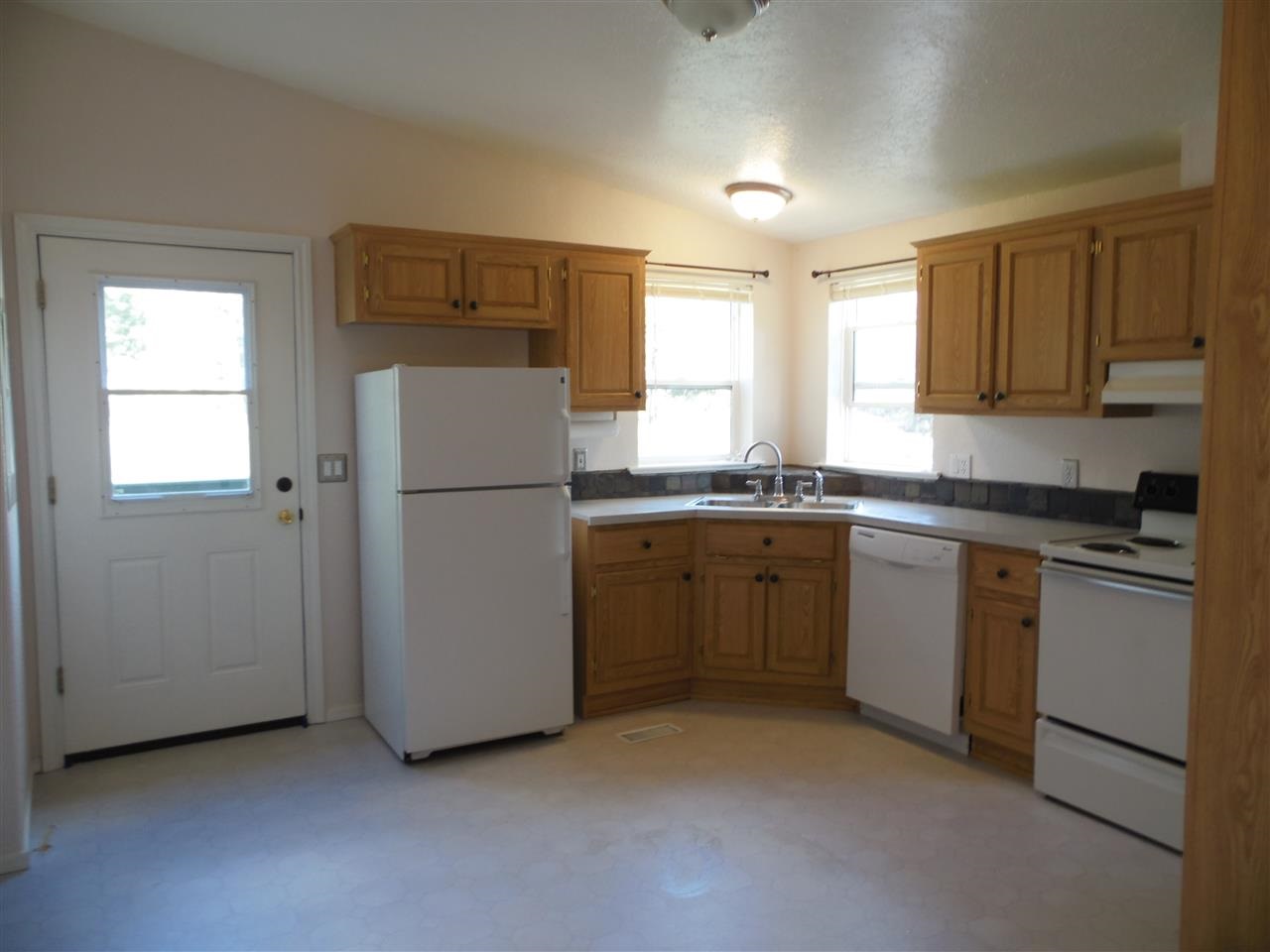 27818 West Tucker Prairie Road Edwall, WA 99008 - Photo 3 of 20