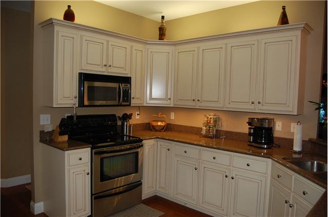 2007 Tamara Court Springfield, TN 37172 - Photo 6 of 20 Cabinets were custom built. There is uplighting and downlighting on the cabinets. Kitchen also has large pantry closet.