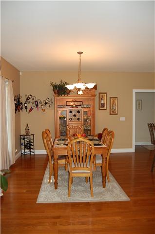 2007 Tamara Court Springfield, TN 37172 - Photo 10 of 20 The large breakfast room is right off great room and kitchen and has hardwood flooring and lots of windows to let in the natural light.