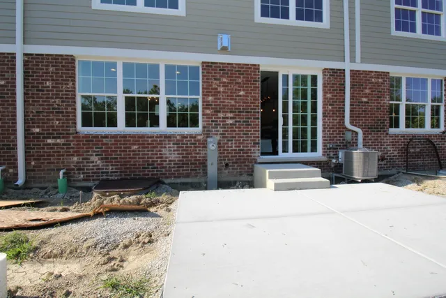 $4,800 | 10727 Clock Tower Drive, Countryside, IL 60525