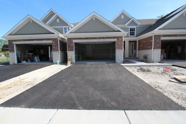 $4,800 | 10727 Clock Tower Drive, Countryside, IL 60525