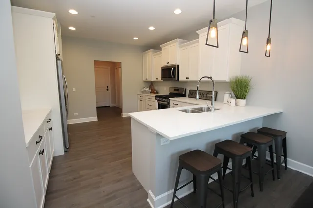 $4,800 | 10727 Clock Tower Drive, Countryside, IL 60525