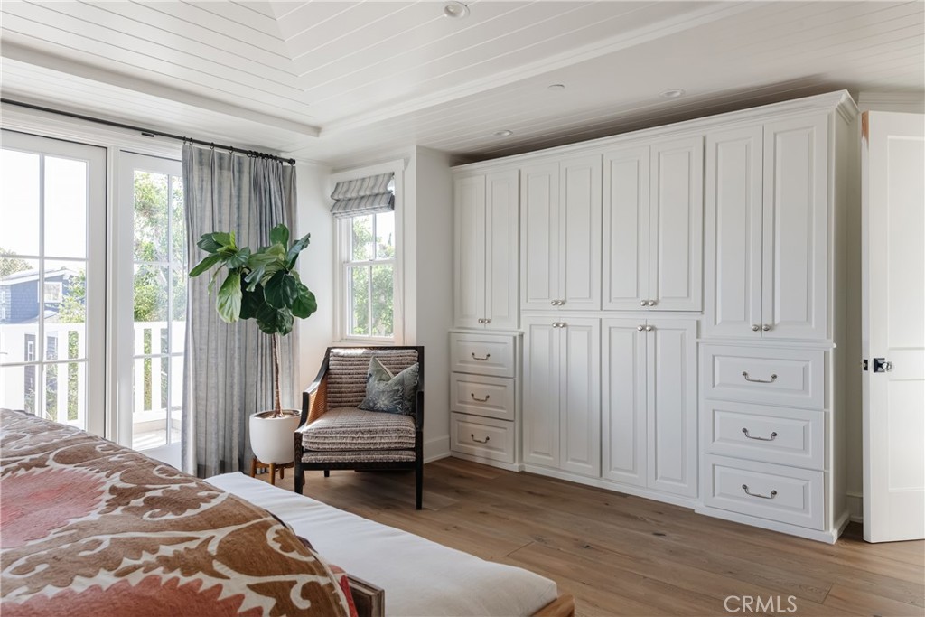 441 3rd Street Manhattan Beach, CA 90266 - Photo 20 of 30 a bedroom with a bed and a chair