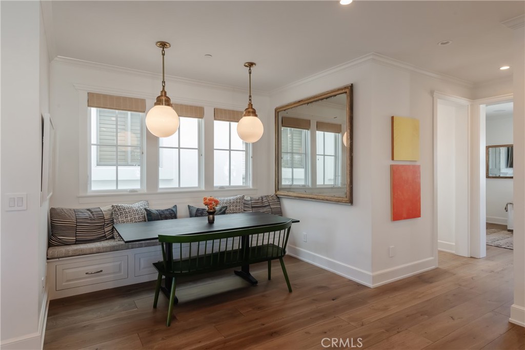 441 3rd Street Manhattan Beach, CA 90266 - Photo 9 of 30 a living room with furniture and a window