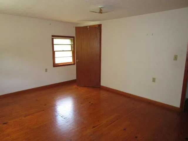 $306,000 | 37 Oak Grove Lane, Nellysford, VA 22958