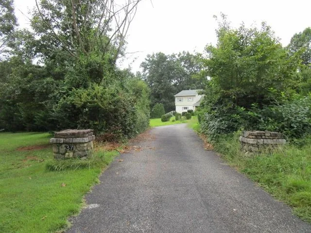 $306,000 | 37 Oak Grove Lane, Nellysford, VA 22958